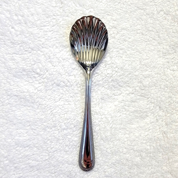 Gorham Crown Bead Stainless Steel 18/10 Silver Glossy Sugar Shell Spoon EUC - Picture 1 of 7